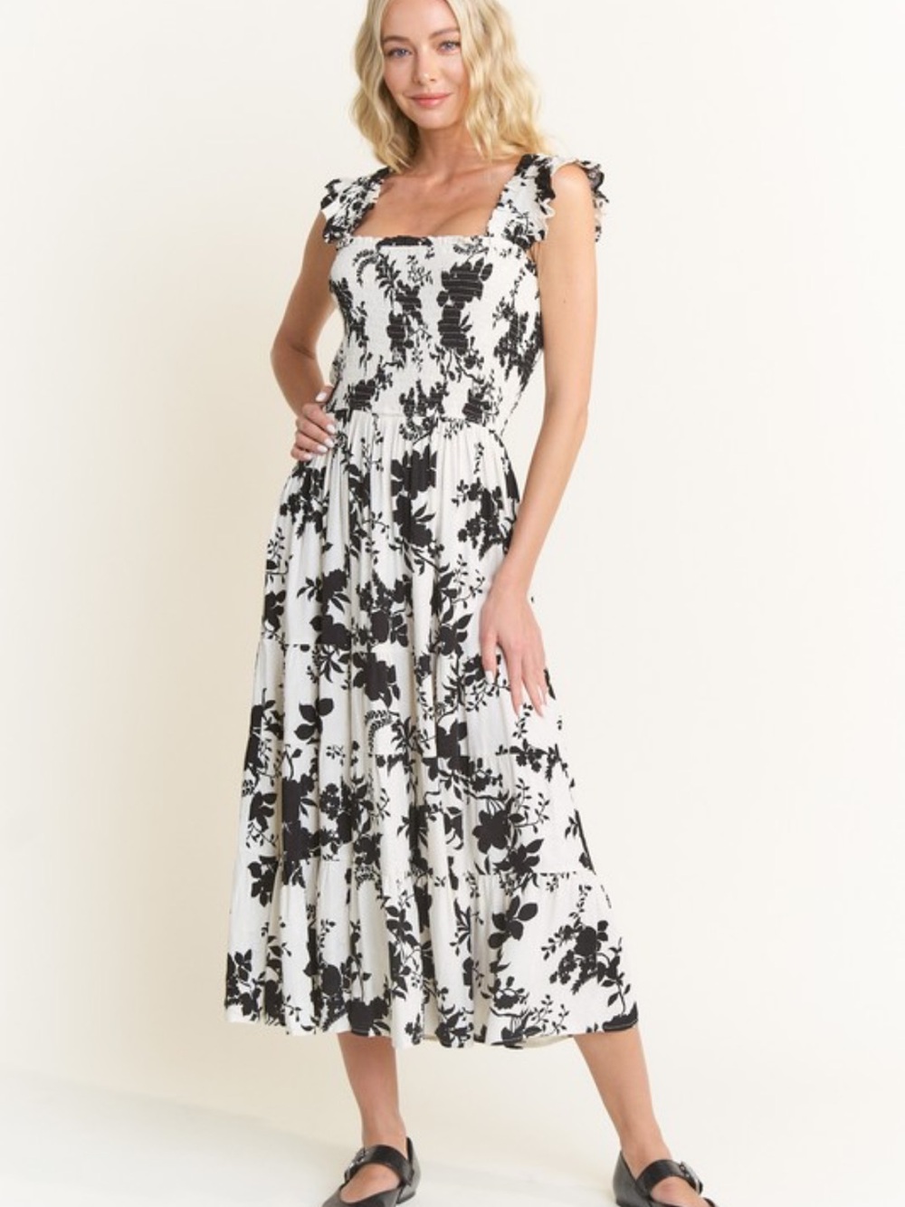IVORY-BLACK SMOCKED FLORAL PRINT
MIDI DRESS